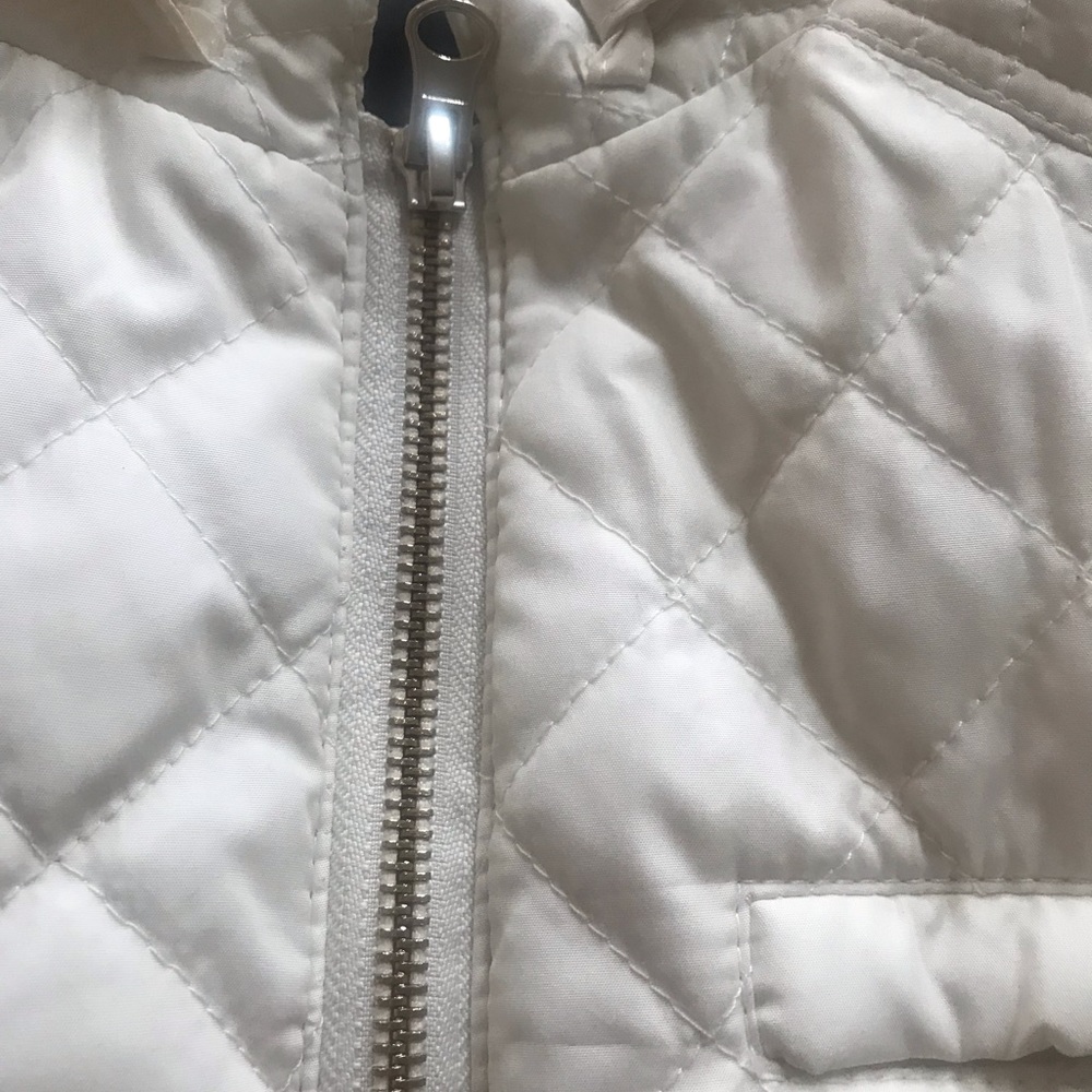 White quilted jacket 🧥 - Picture 3 of 6
